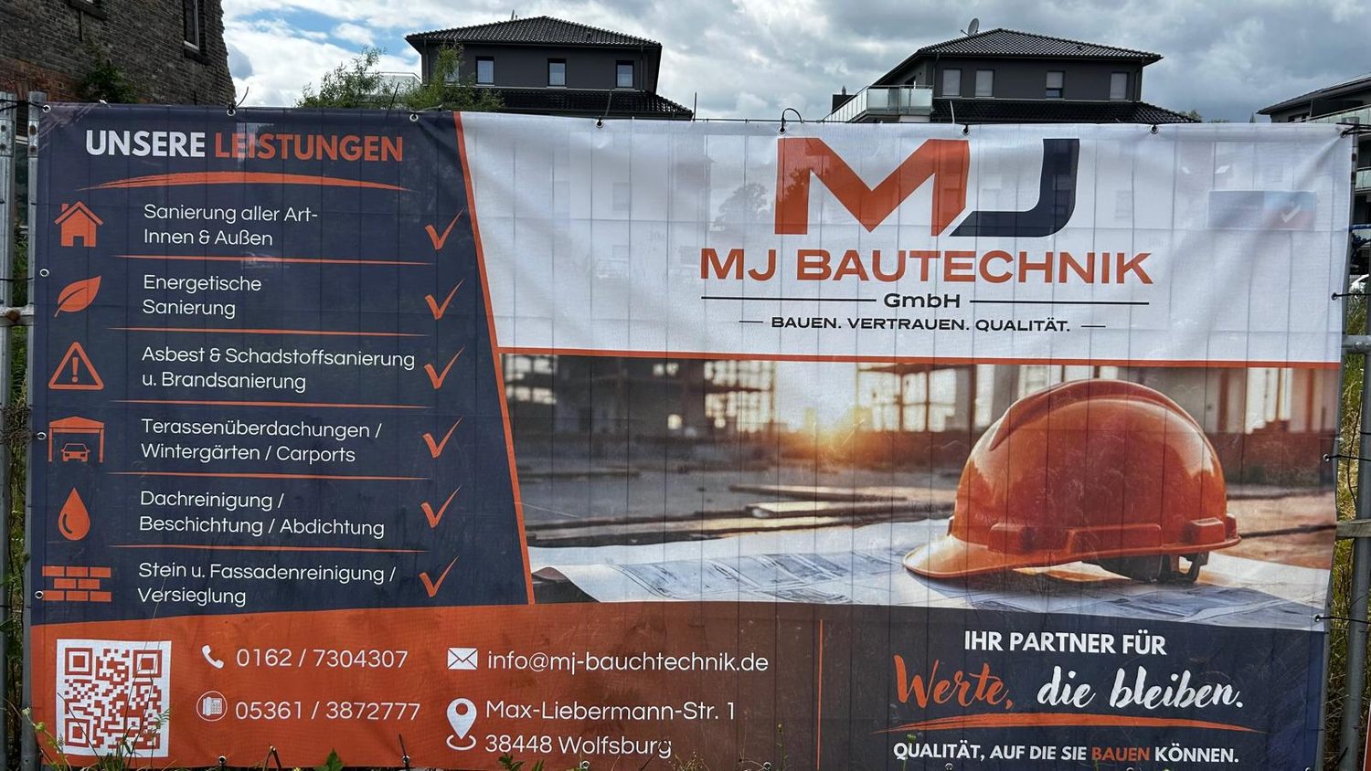 Bauzaunbanner MJ Bautechnik mit Leistungsübersicht